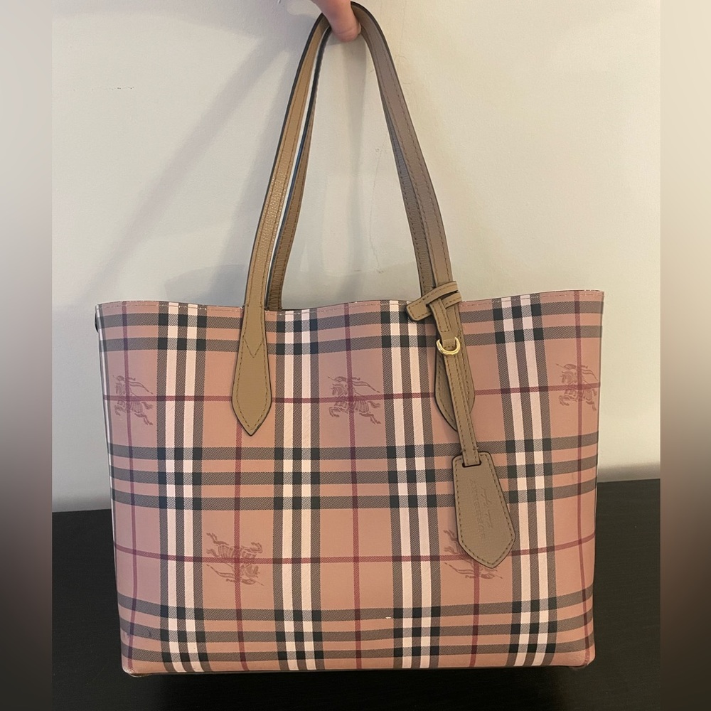 Burberry Medium Reversible Leather Tote - Mid Camel, Haymarket Check - Picture 10 of 16